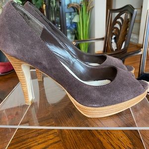 BAKERS Sz 8B Brown Suede Open-toe wood heel & Platform Pump